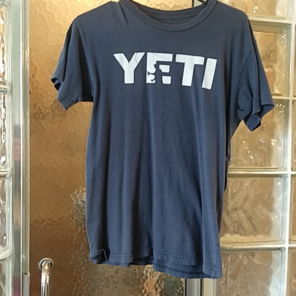 Yeti tshirt unisex small